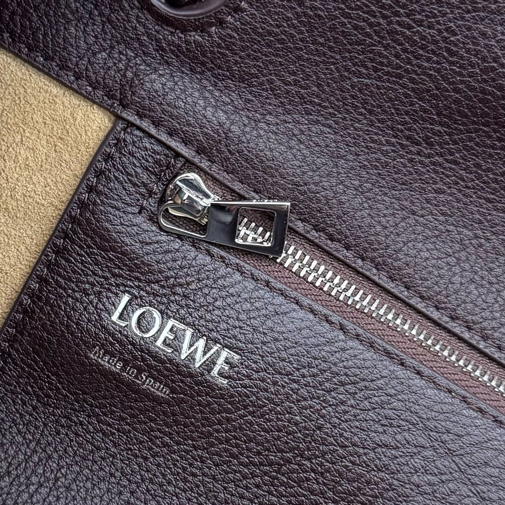 Loewe Pebble Hobo Chocolate Smooth Calfskin