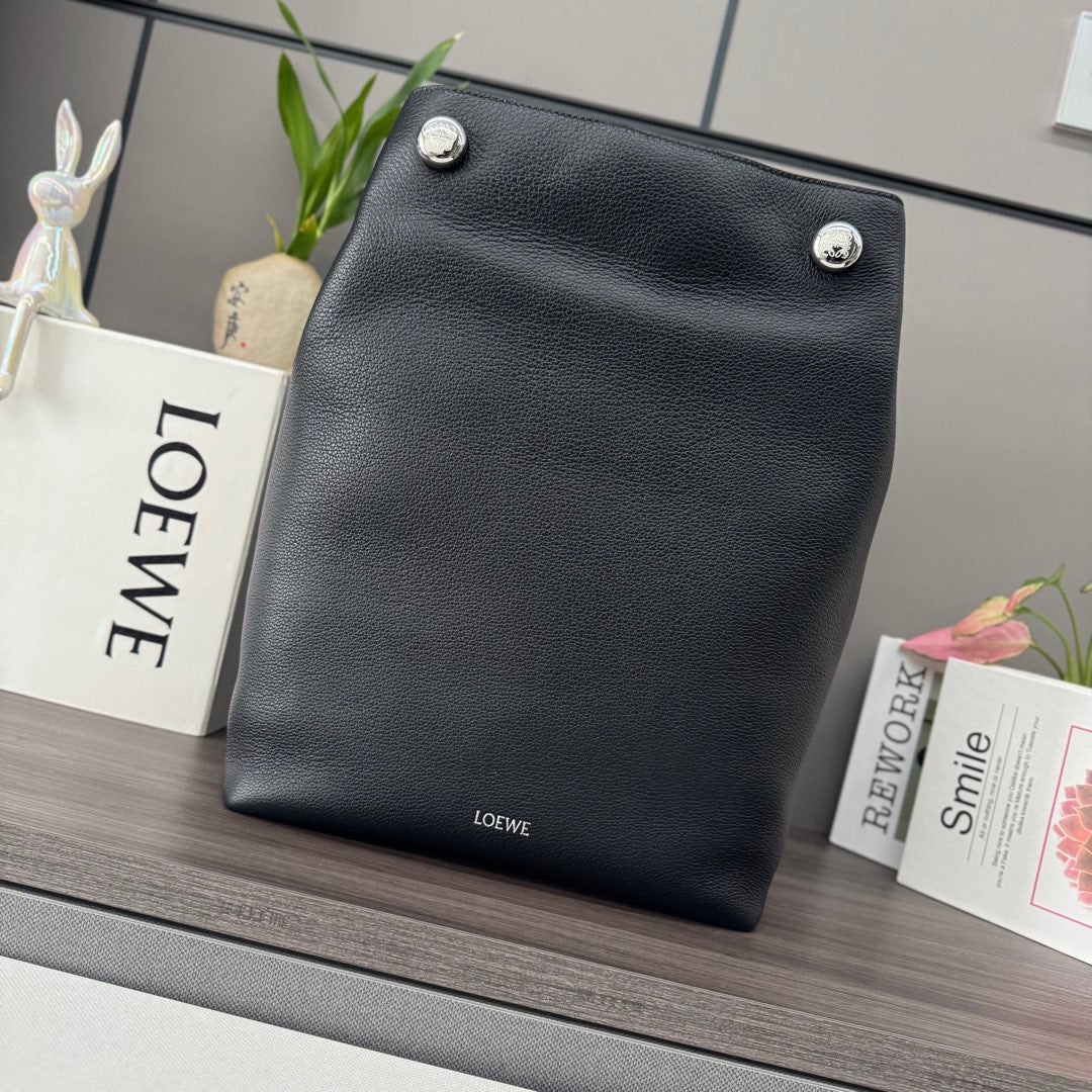 Loewe Pebble Hobo Chocolate Smooth Calfskin