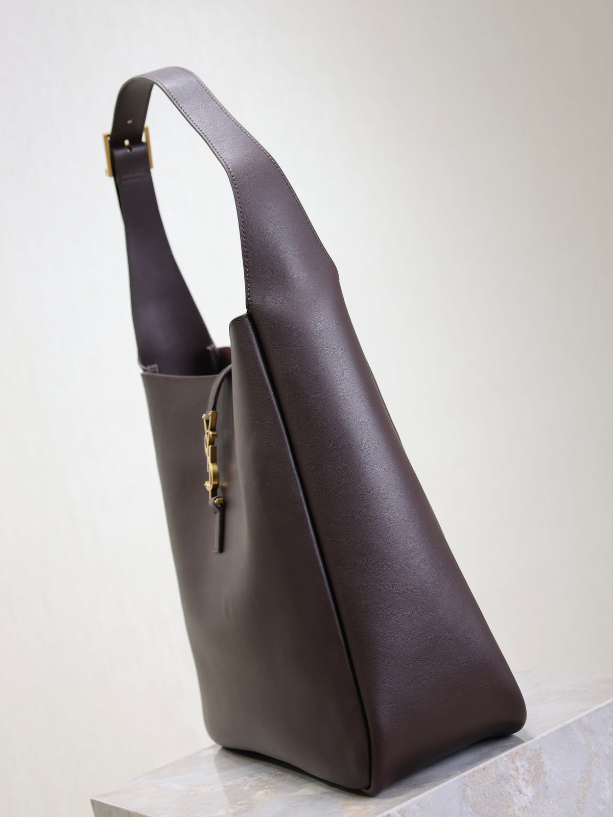 LE 5 À 7 LARGE BAG 31 IN COFFEE LAMBSKIN