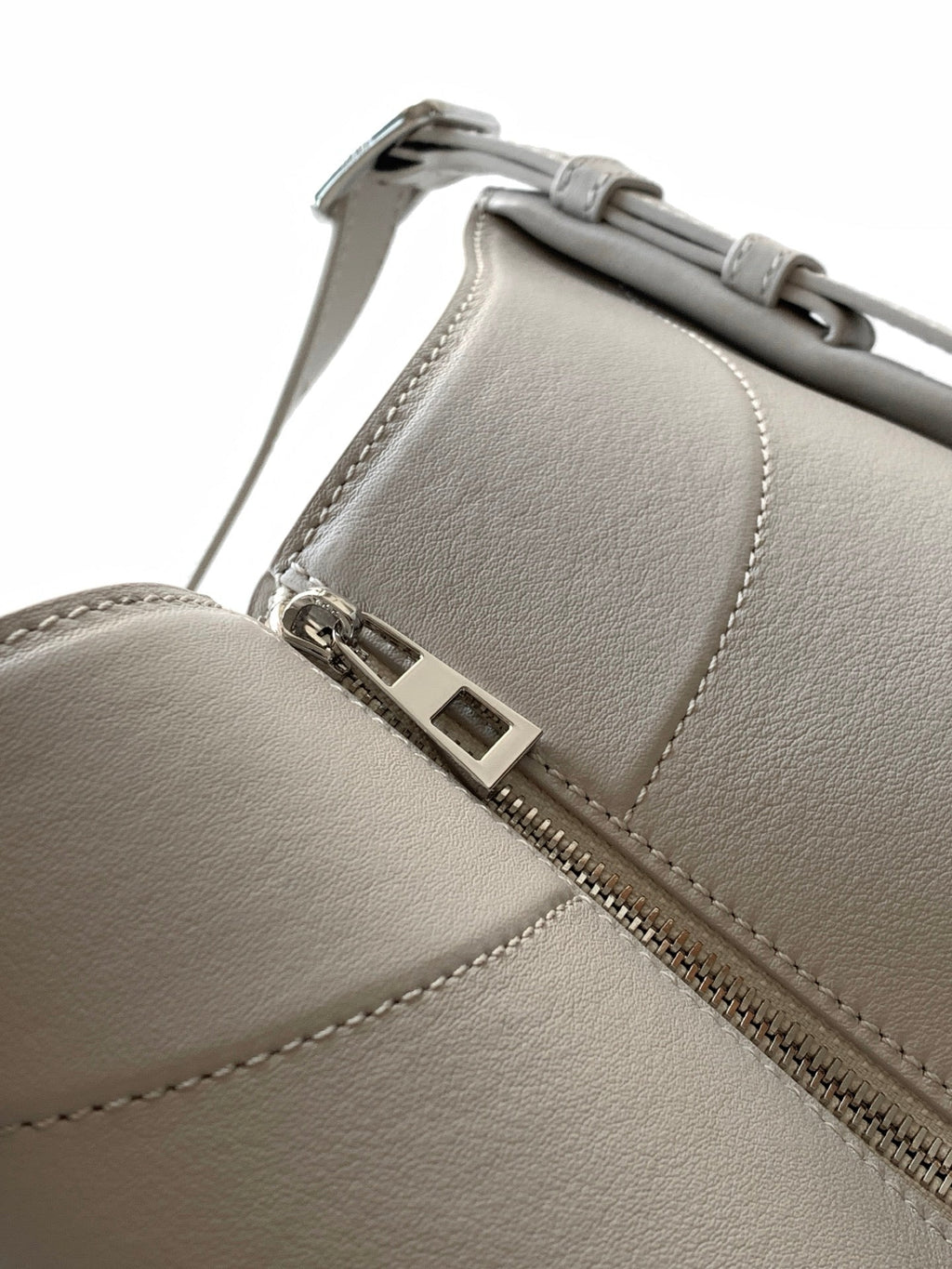 Loewe Hammock Bag 15 cm White Calfskin