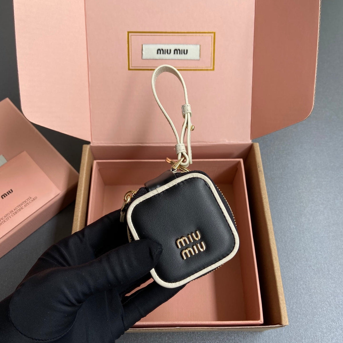 Trick Leather Keyring Black White 240151