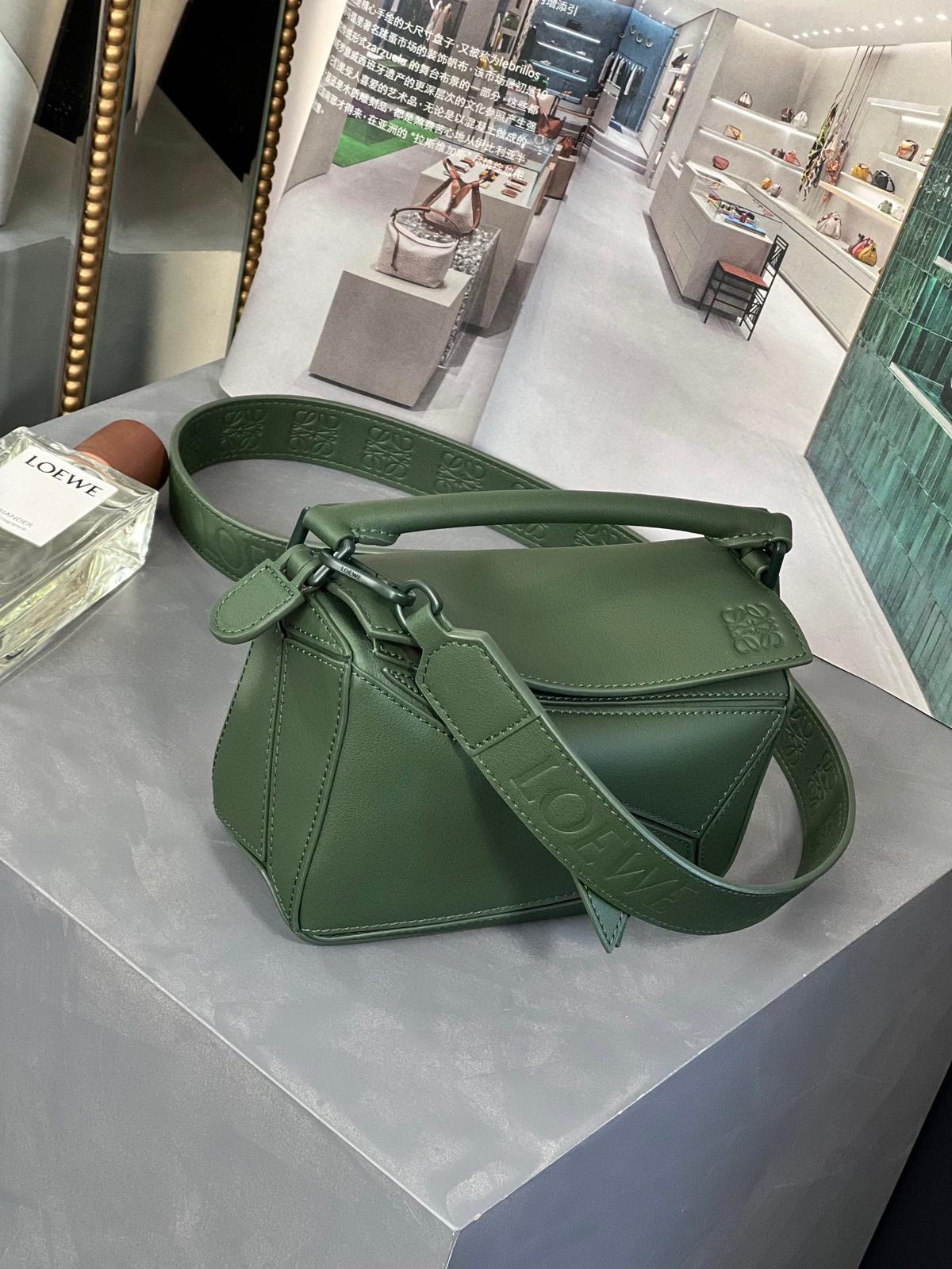 MINI PUZZLE 18CM BOTTLE GREEN CALFSKIN