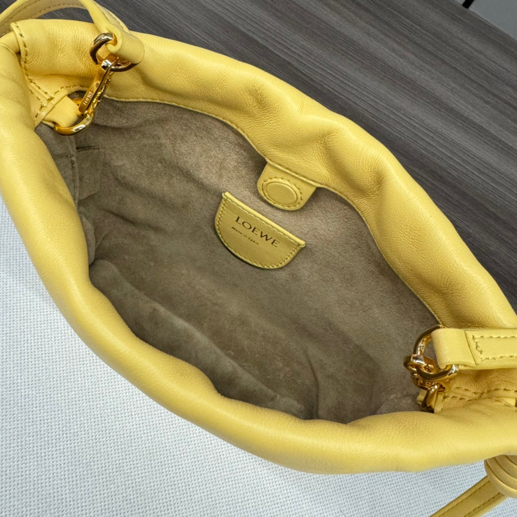 LOE 23 FLAMENCO PURSE BUCKET IN YELLOW LAMBSKIN