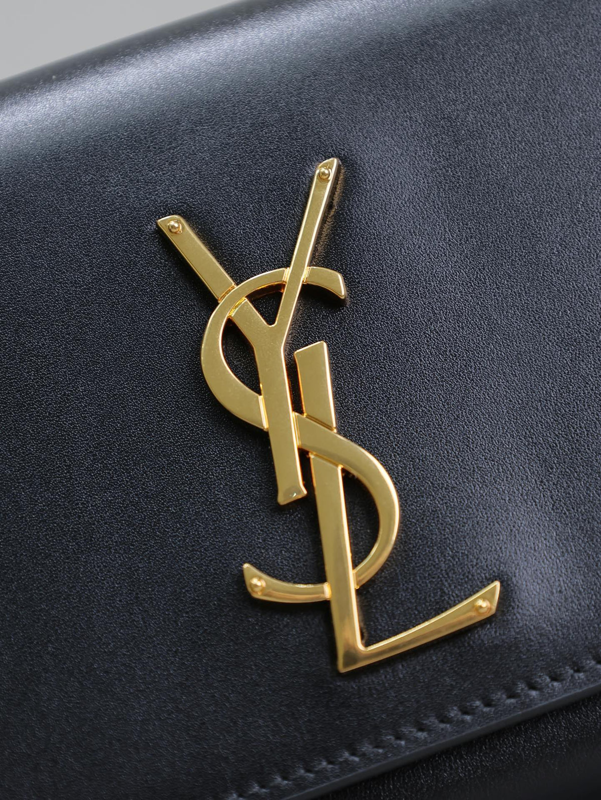 CLASSIC KATE CLUTCH 27 IN BLACK LAMBSKIN GOLD HARDWARE