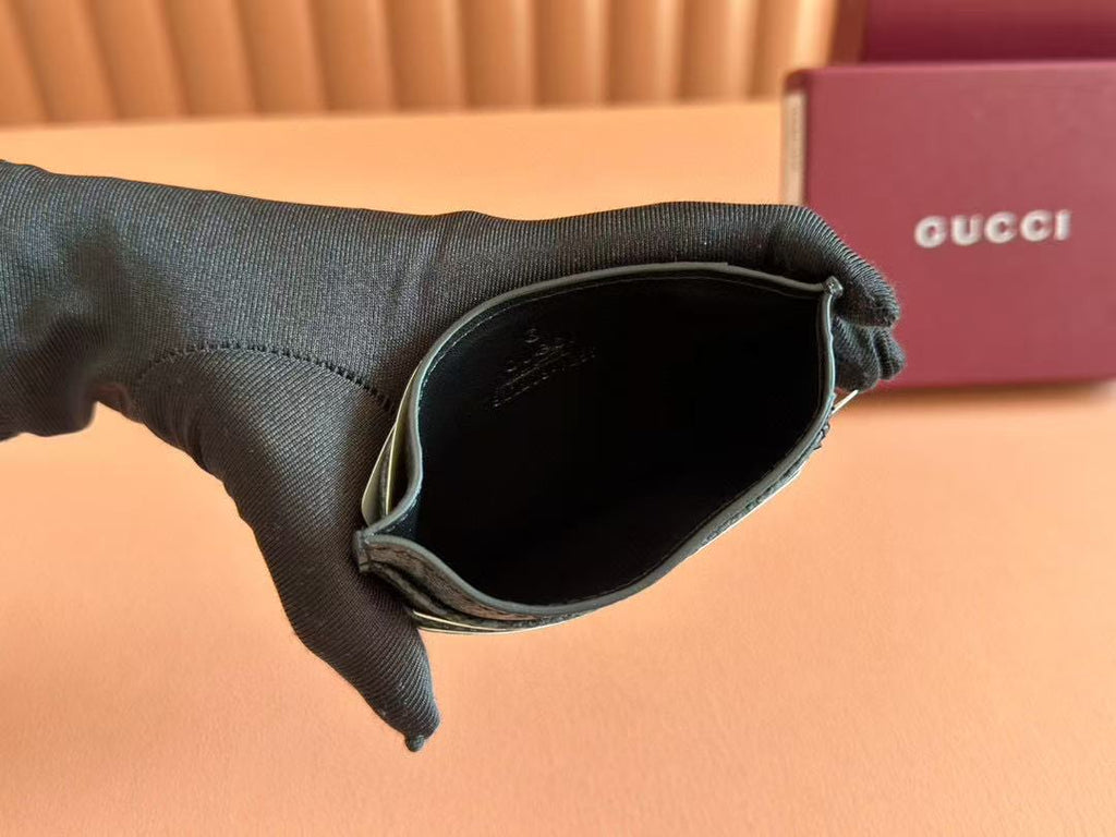 Gucci Emblem Card Holder Black Leather frabic