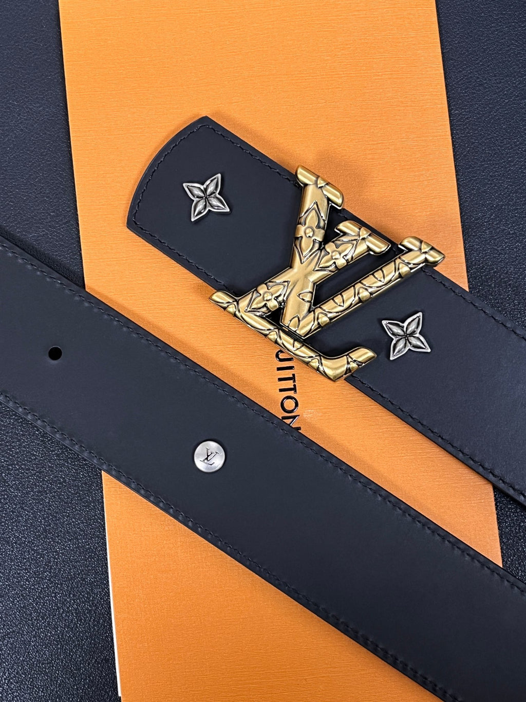 Louis Vuitton LV Dimension Drift Flower Studs Reversible Belt 40mm