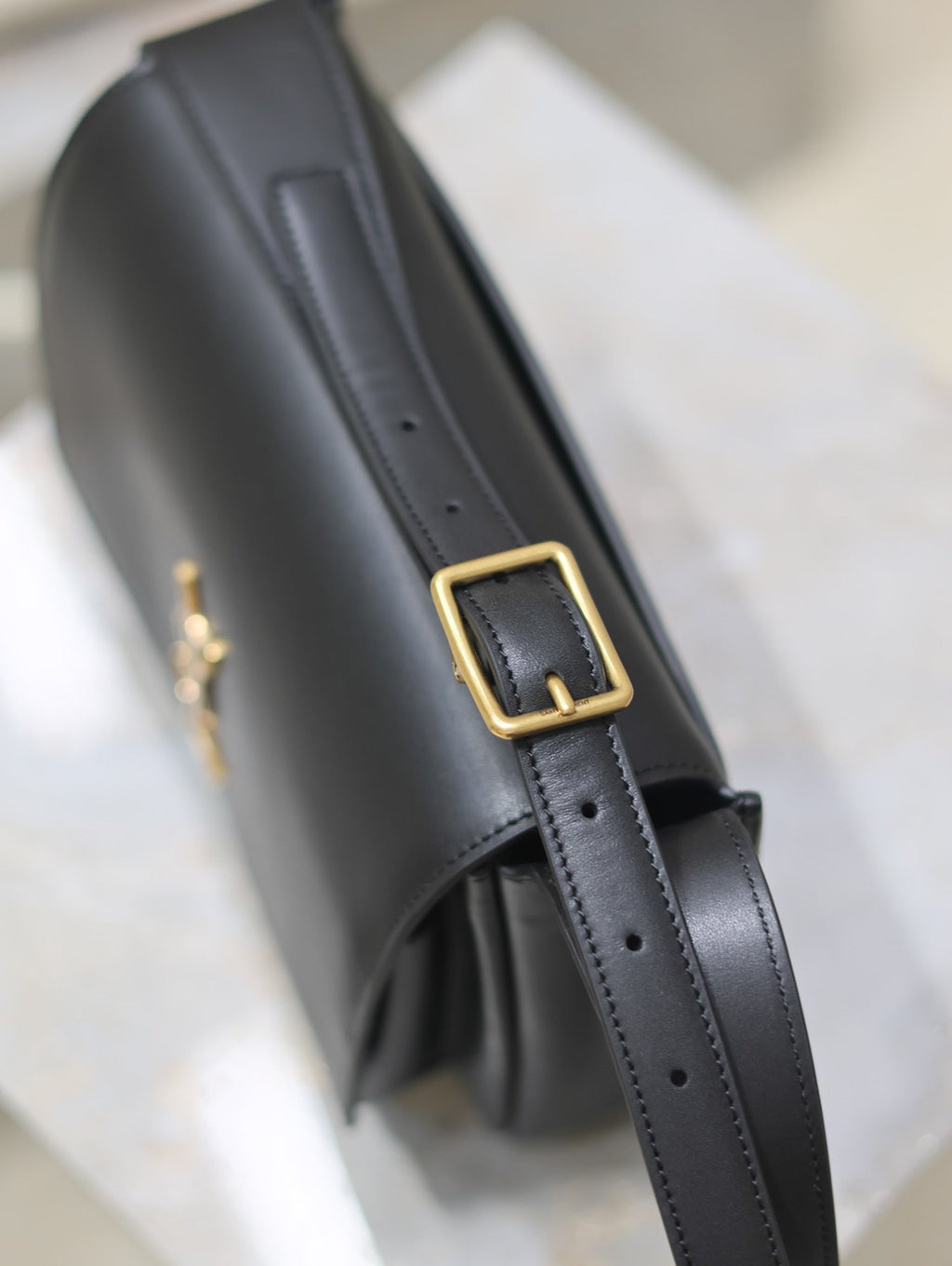 NIKI BABY 22 IN BLACK CALFSKIN GOLD LOGO