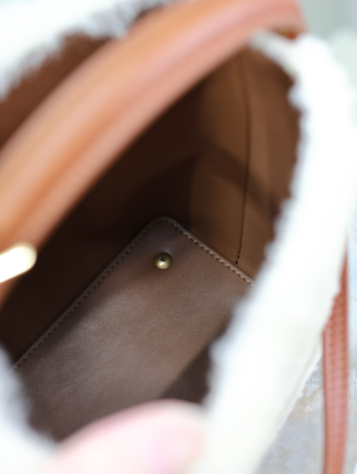 LE 37 MINI BUCKET BAG 15 IN CREAM SHEARLING AND BROWN LEATHER TRIM