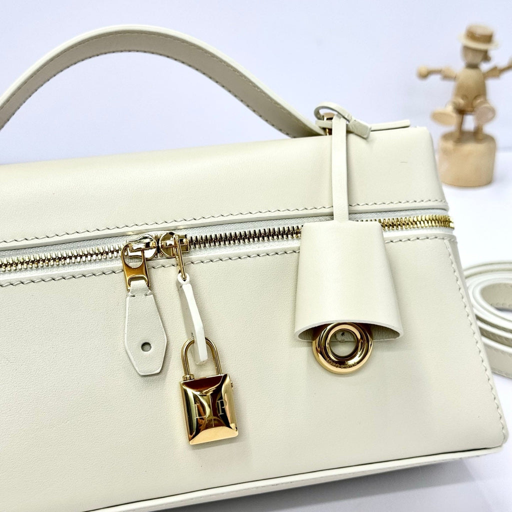 LP Extra Pouch L23 Milkshake White Smooth Calfskin 282123