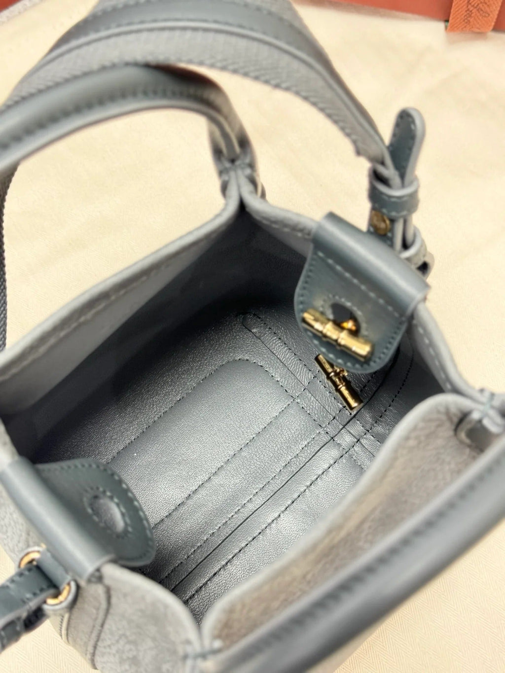 LP 2026 Bale Bucket Bag 16cm Blue-green Cowhide