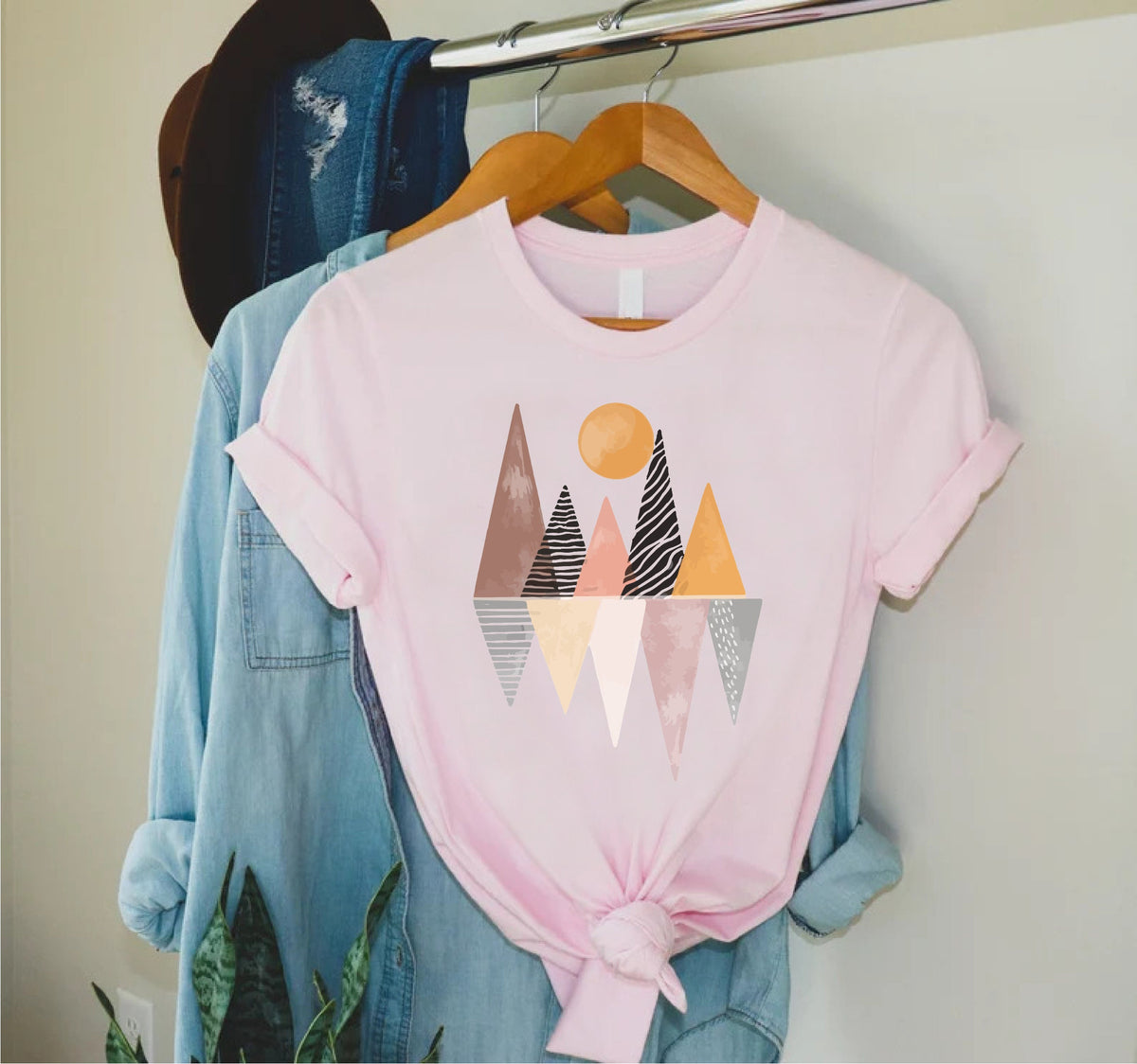 Geometric Shirt,Minimalist Shirt For Women,Geometric Design T-Shirt,Gift For Her,Geometric Art Shirt,Graphic Tee Shirt,Aesthetic Clothing
