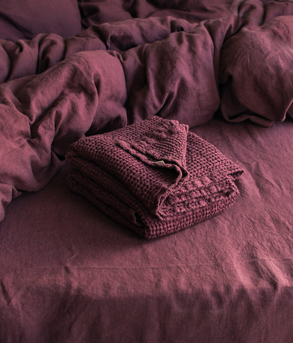 BURGUNDY LINEN WAFFLE Throw. Stonewashed Deep Ruby Linen Bed Throw Blanket in Soft Waffle Pattern. Natural Linen Waffle Red Throw Blanket