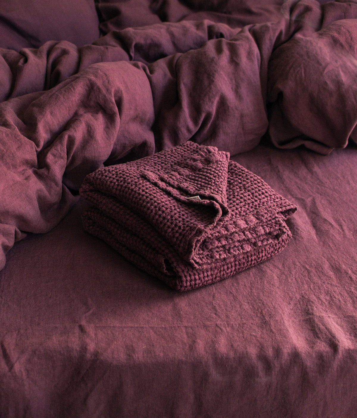 BURGUNDY LINEN WAFFLE Throw. Stonewashed Deep Ruby Linen Bed Throw Blanket in Soft Waffle Pattern. Natural Linen Waffle Red Throw Blanket