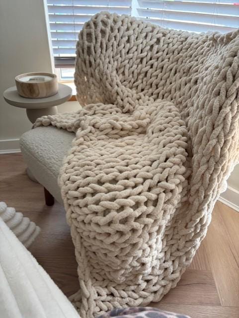 Chunky Knit Blanket: Hand-Knitted Chenille Throw - New Home Gift