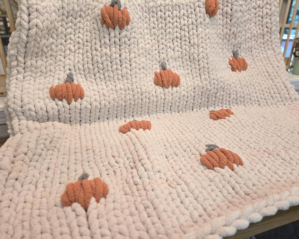 Pumpkin Handcrafted Beige Chenille Throw: Chunky Knit Blanket for Cozy Autumn Comfort