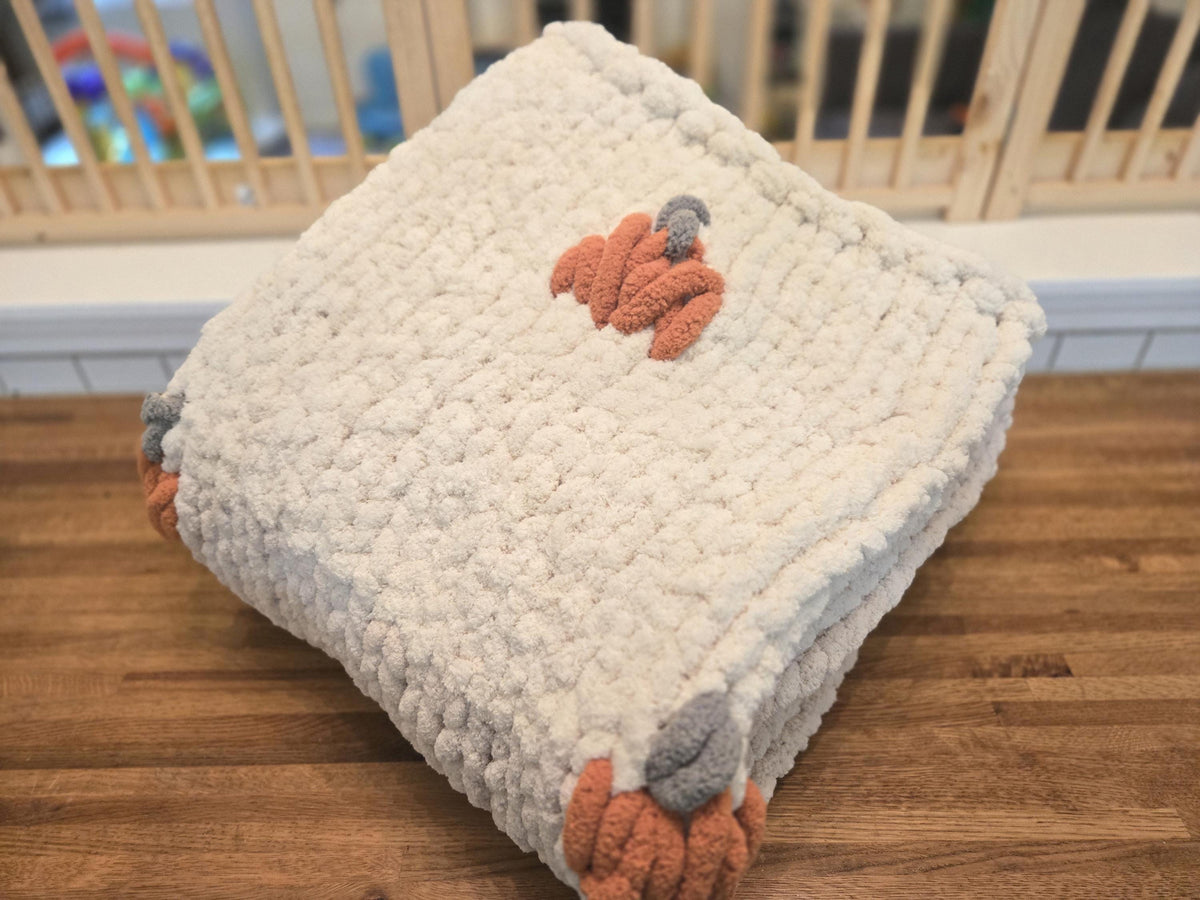 Pumpkin Handcrafted Beige Chenille Throw: Chunky Knit Blanket for Cozy Autumn Comfort