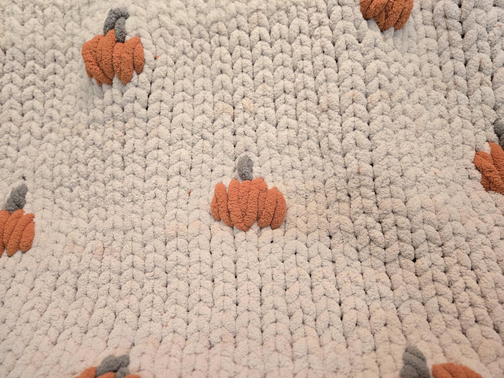 Pumpkin Handcrafted Beige Chenille Throw: Chunky Knit Blanket for Cozy Autumn Comfort