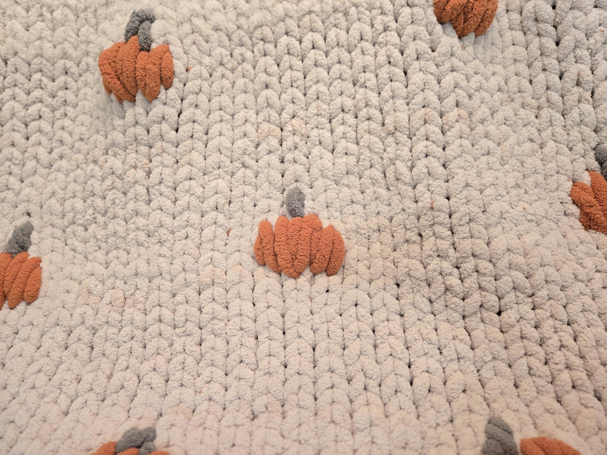 Pumpkin Handcrafted Beige Chenille Throw: Chunky Knit Blanket for Cozy Autumn Comfort