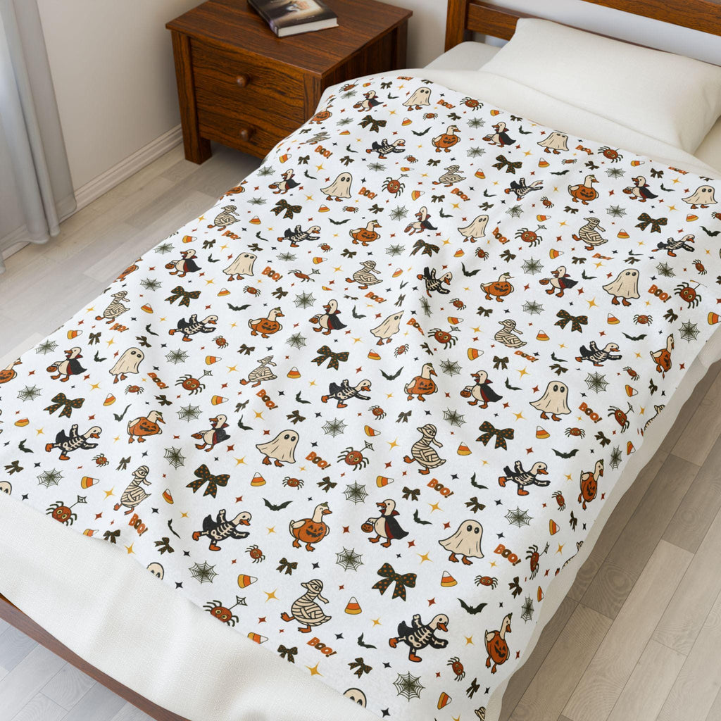 Halloween Geese Blanket Cute Spooky Season Goose Throw Funny Fall Velveteen Plush Cozy Soft Warm Bedroom Home Decor Gift Trendy Aesthetic