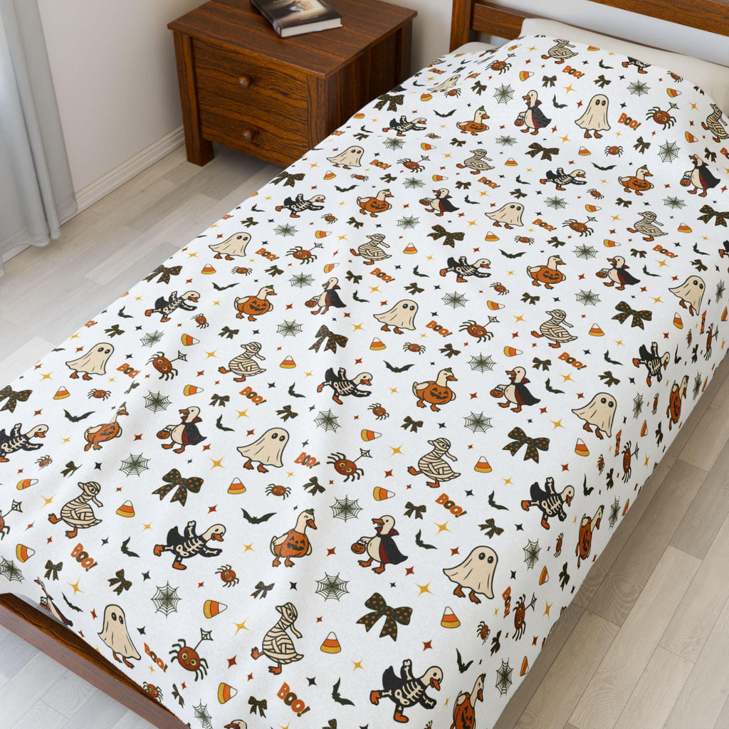 Halloween Geese Blanket Cute Spooky Season Goose Throw Funny Fall Velveteen Plush Cozy Soft Warm Bedroom Home Decor Gift Trendy Aesthetic