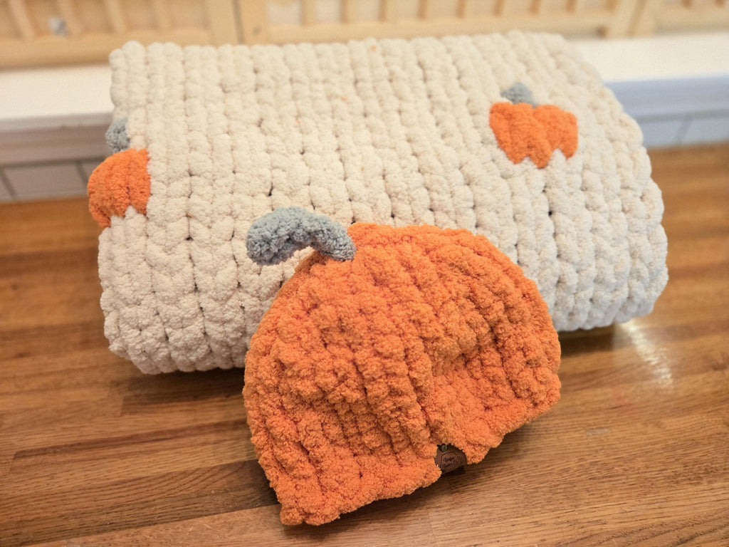 Pumpkin Handcrafted Beige Chenille Throw: Chunky Knit Blanket for Cozy Autumn Comfort
