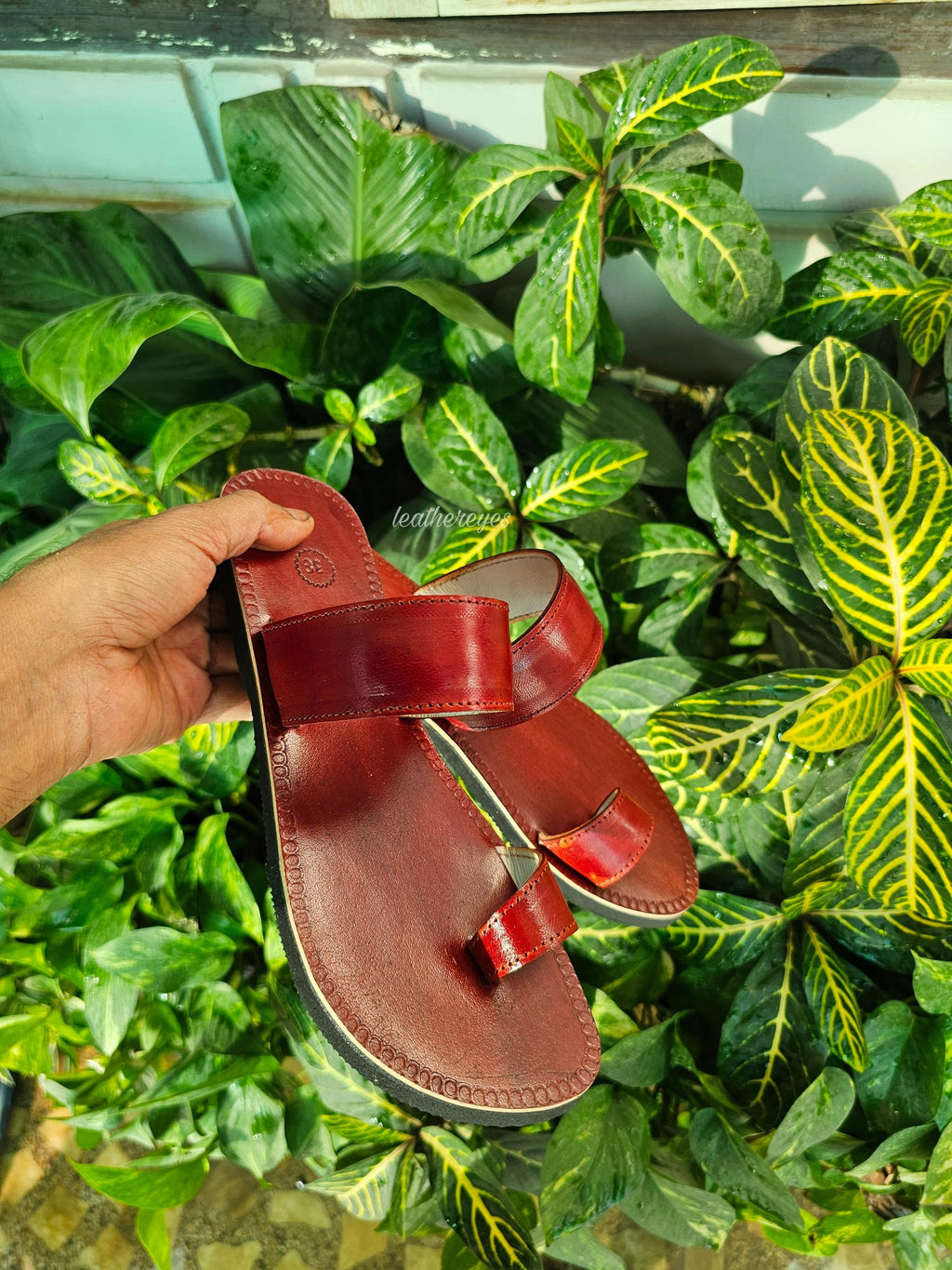 Traditional genuine cherry tan colors leather flat toe ring sandals greeques for women