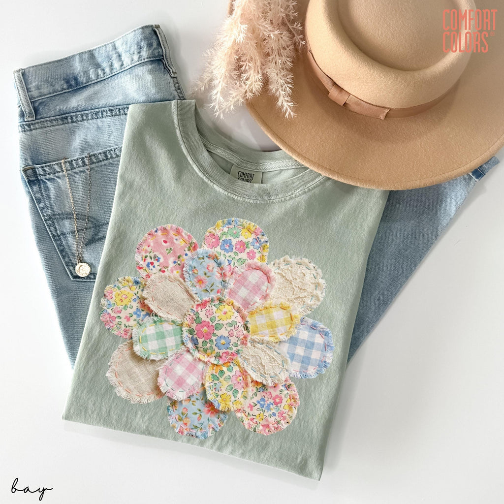 Comfort Colors® Faux Quilted Patchwork Daisy Shirt Floral Graphic Tee Vintage Aesthetic Flower Top Cottagecore Patchwork Shirt Spring Shirt