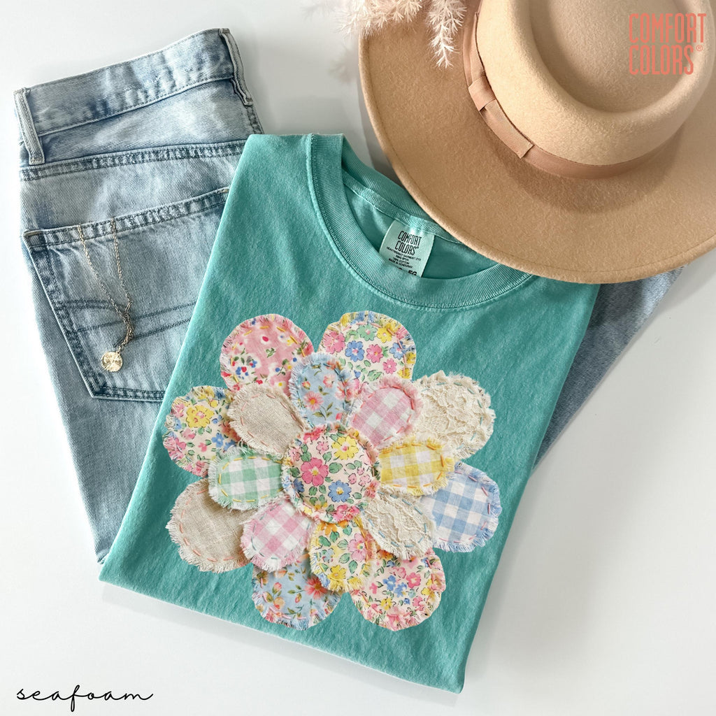 Comfort Colors® Faux Quilted Patchwork Daisy Shirt Floral Graphic Tee Vintage Aesthetic Flower Top Cottagecore Patchwork Shirt Spring Shirt