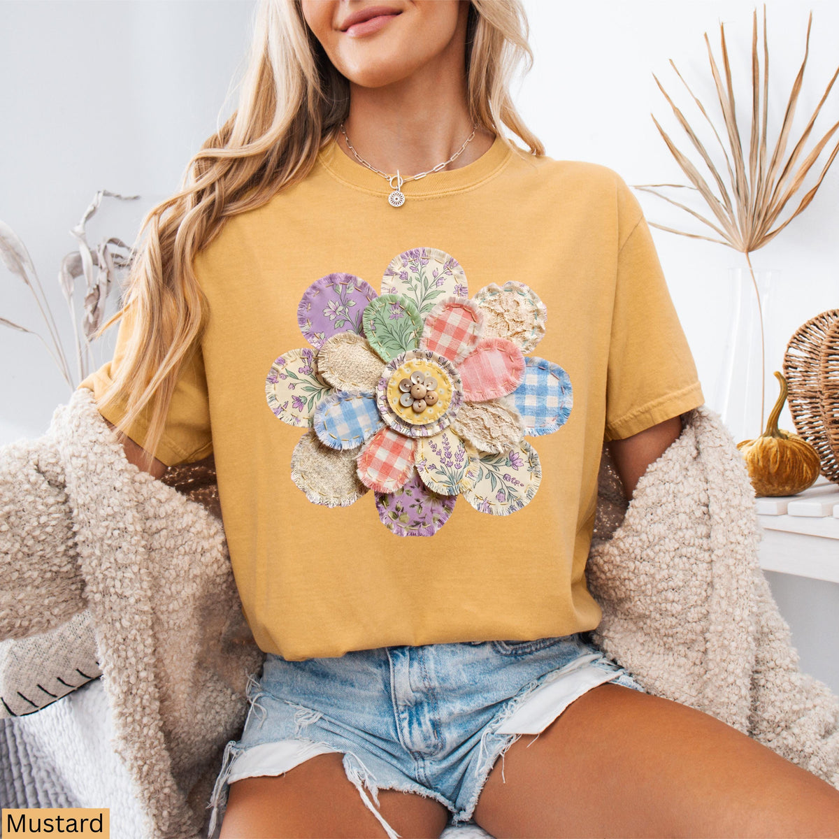Comfort Colors® Faux Quilted Patchwork Daisy Shirt, Floral Graphic Tee Vintage Aesthetic Flower Top Cottagecore Patchwork Shirt Spring Shirt