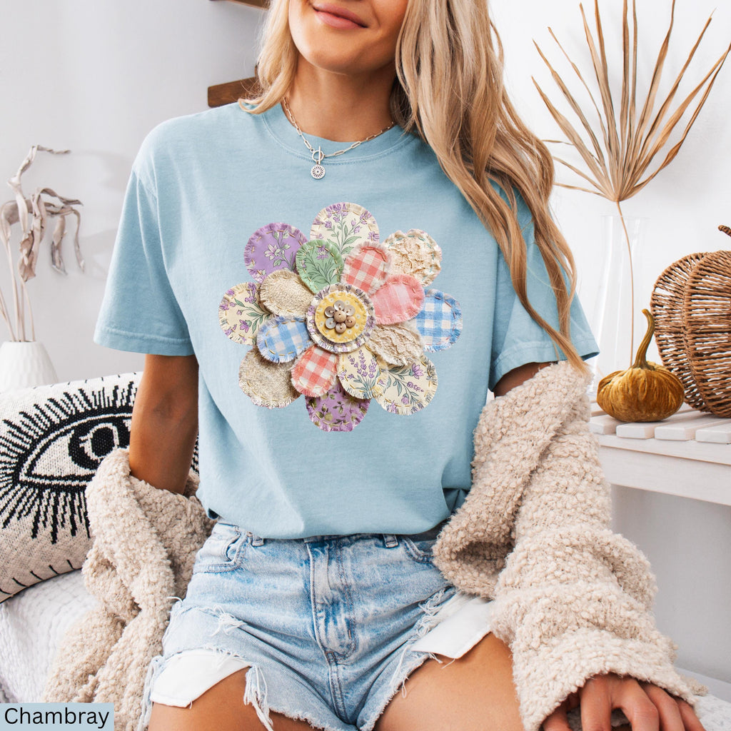 Comfort Colors® Faux Quilted Patchwork Daisy Shirt, Floral Graphic Tee Vintage Aesthetic Flower Top Cottagecore Patchwork Shirt Spring Shirt