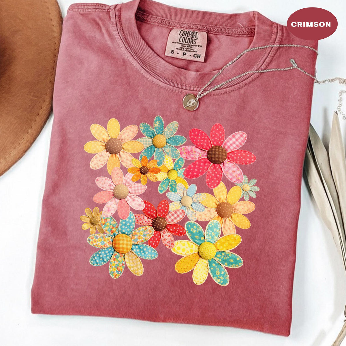 Comfort Colors® Faux Quilted Patchwork Daisy Shirt, Floral Graphic Tee Vintage Aesthetic Flower Top Cottagecore Patchwork Shirt Spring Shirt