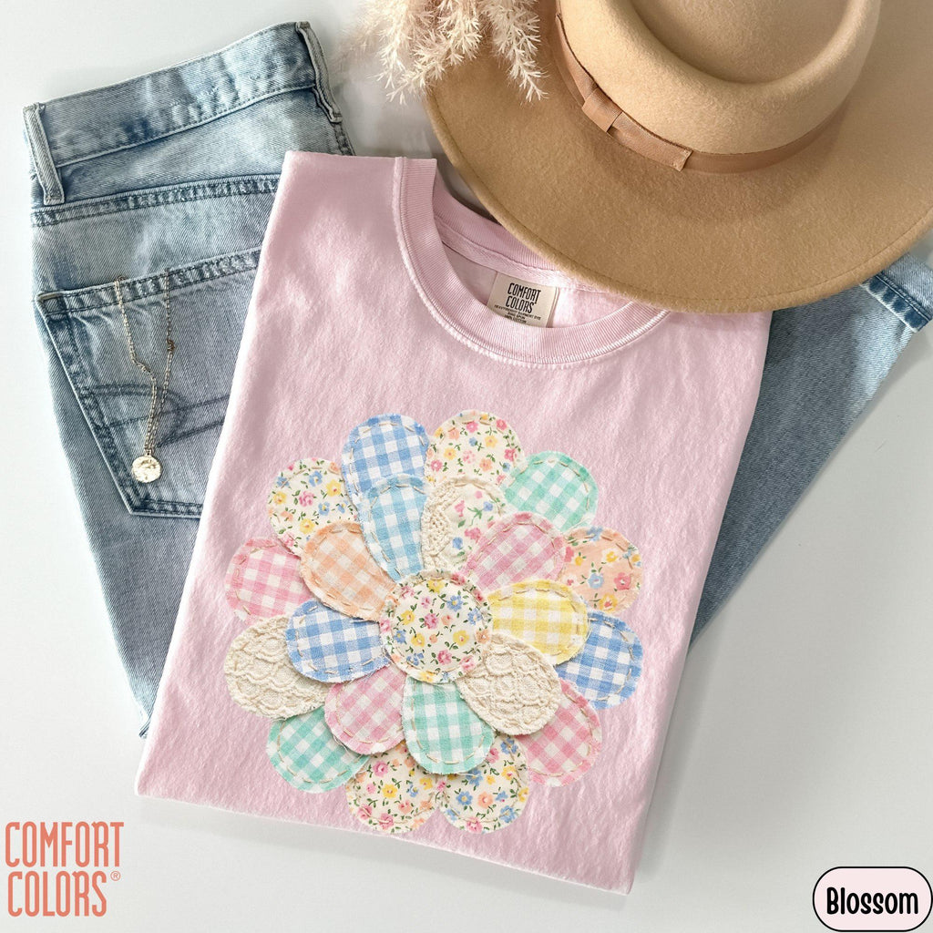 Comfort Colors® Faux Quilted Patchwork Daisy Shirt Floral Graphic Tee Vintage Aesthetic Flower Top Cottagecore Patchwork Shirt Spring Shirt