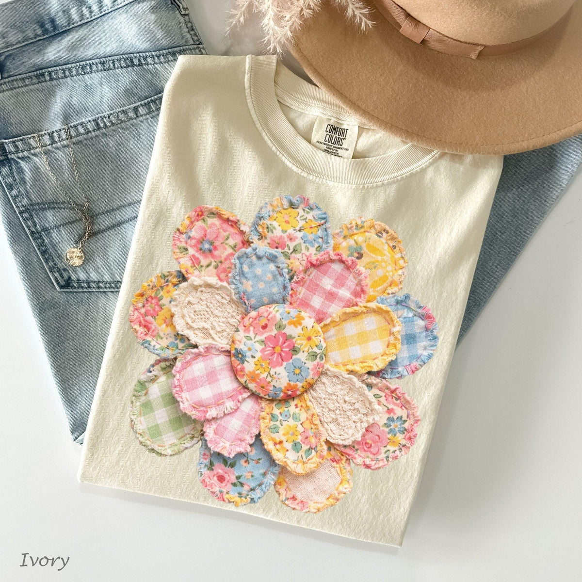 Comfort Colors® Faux Quilted Patchwork Daisy Shirt, Floral Graphic Tnk Top, Vintage Aesthetic Flower Top, Spring Cottagecore Patchwork Shirt