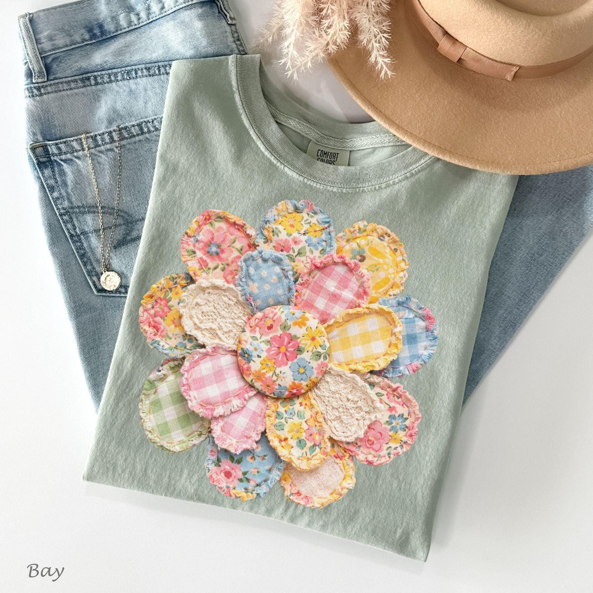 Comfort Colors® Faux Quilted Patchwork Daisy Shirt, Floral Graphic Tnk Top, Vintage Aesthetic Flower Top, Spring Cottagecore Patchwork Shirt