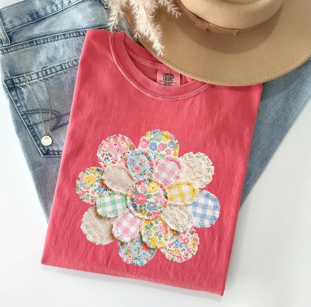 Comfort Colors® FAUX Quilted Patchwork Daisy Shirt Floral Graphic Tee Vintage Aesthetic Flower Top Cottagecore Patchwork Shirt Spring Shirt