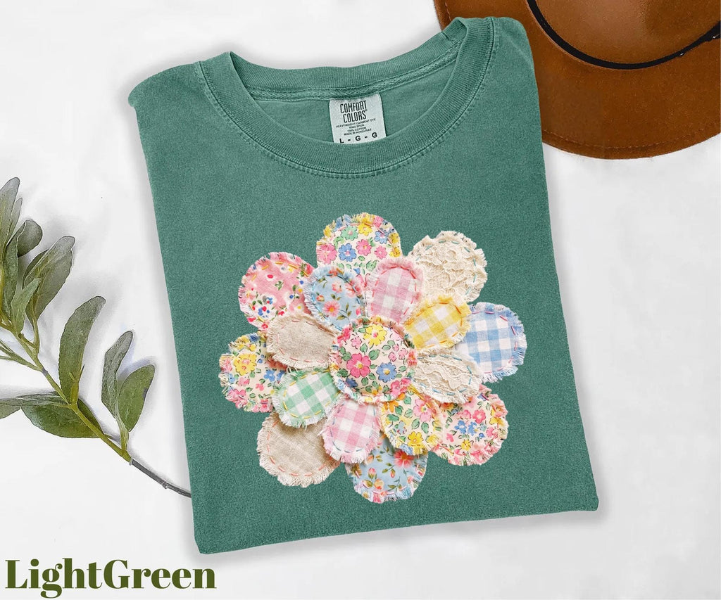Comfort Colors® FAUX Quilted Patchwork Daisy Shirt Floral Graphic Tee Vintage Aesthetic Flower Top Cottagecore Patchwork Shirt Spring Shirt