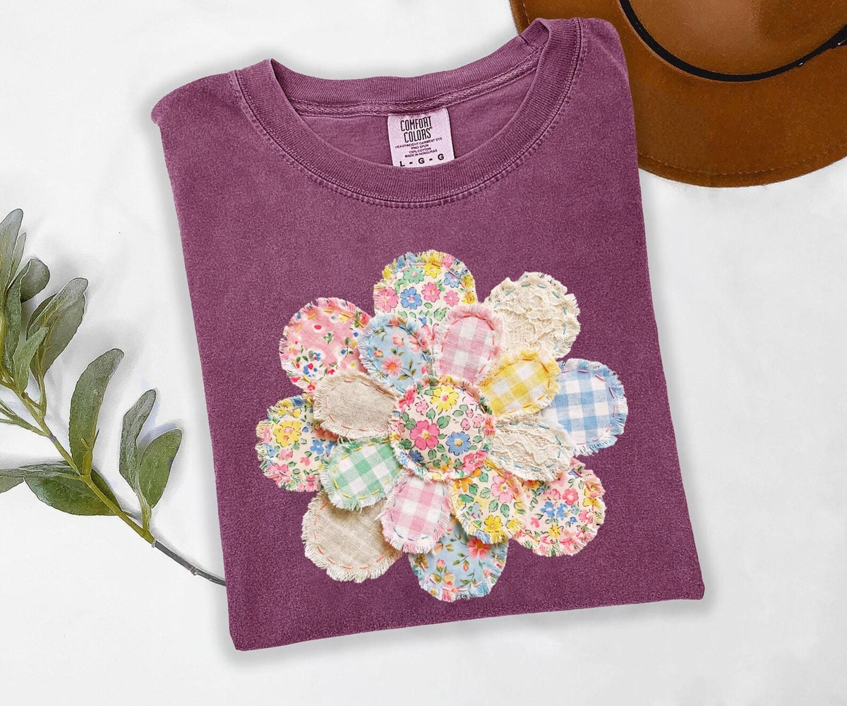 Comfort Colors® FAUX Quilted Patchwork Daisy Shirt Floral Graphic Tee Vintage Aesthetic Flower Top Cottagecore Patchwork Shirt Spring Shirt