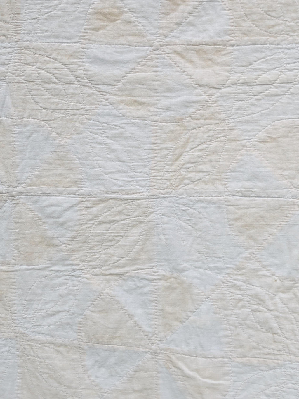 Antique yellow and white quilt | lightweight coverlet bedspread