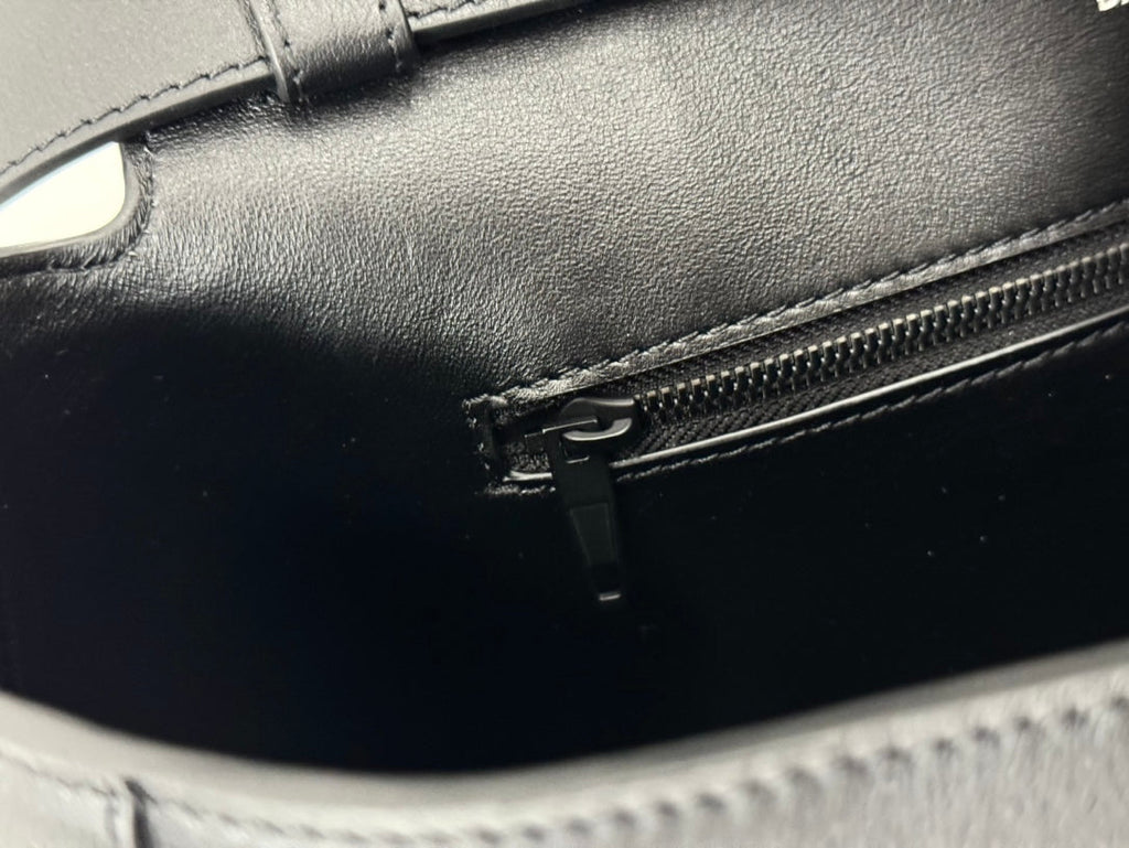 DOWNTOWN M CROSSBODY BAG 32 IN BLACK SOFT LAMBSKIN
