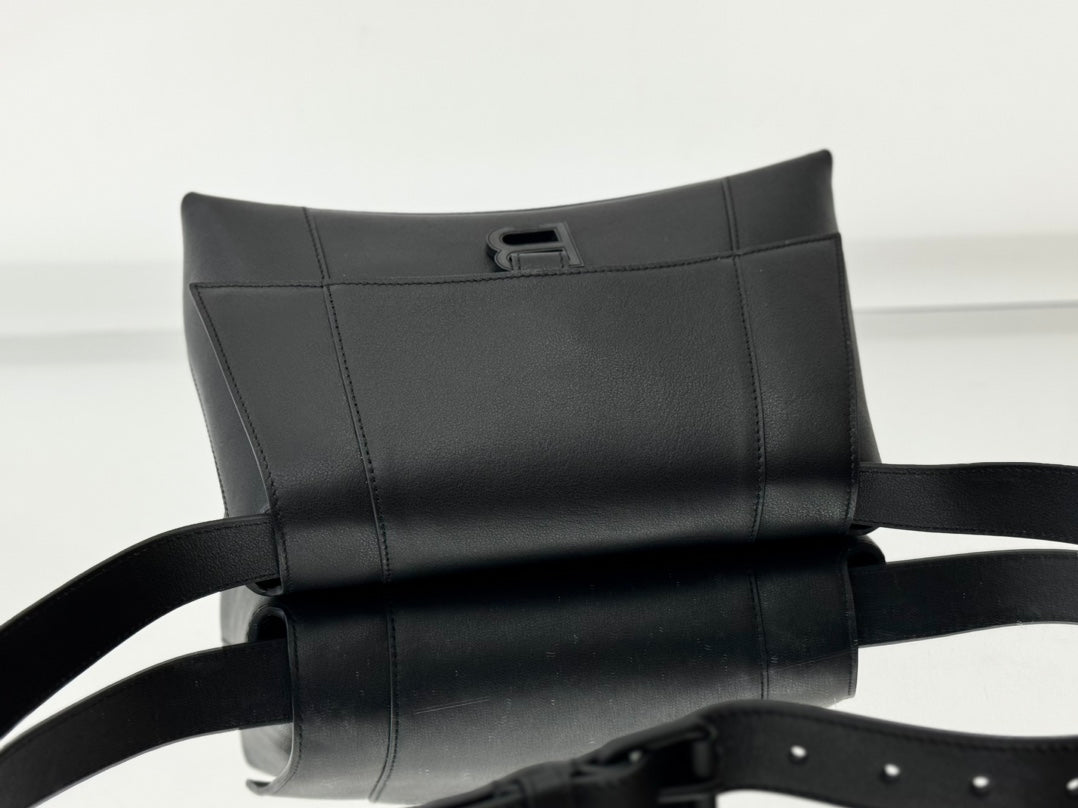 DOWNTOWN S CROSSBODY BAG 30 IN BLACK SOFT LAMBSKIN