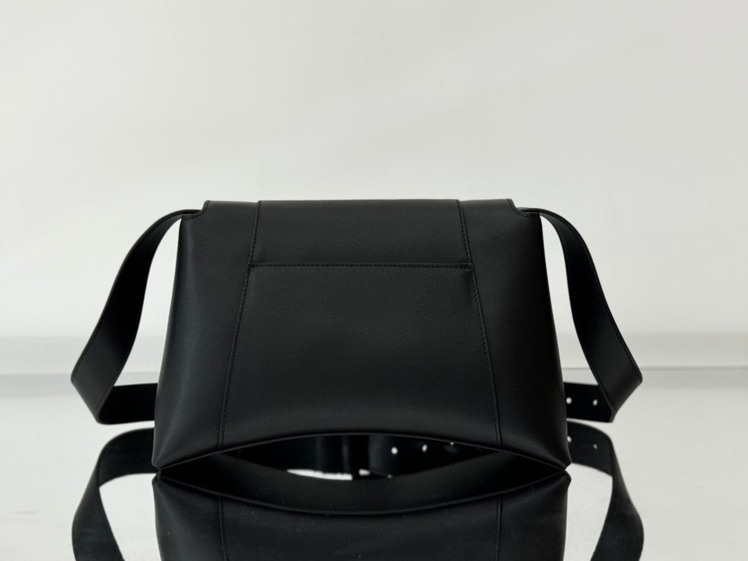 DOWNTOWN S CROSSBODY BAG 30 IN BLACK SOFT LAMBSKIN