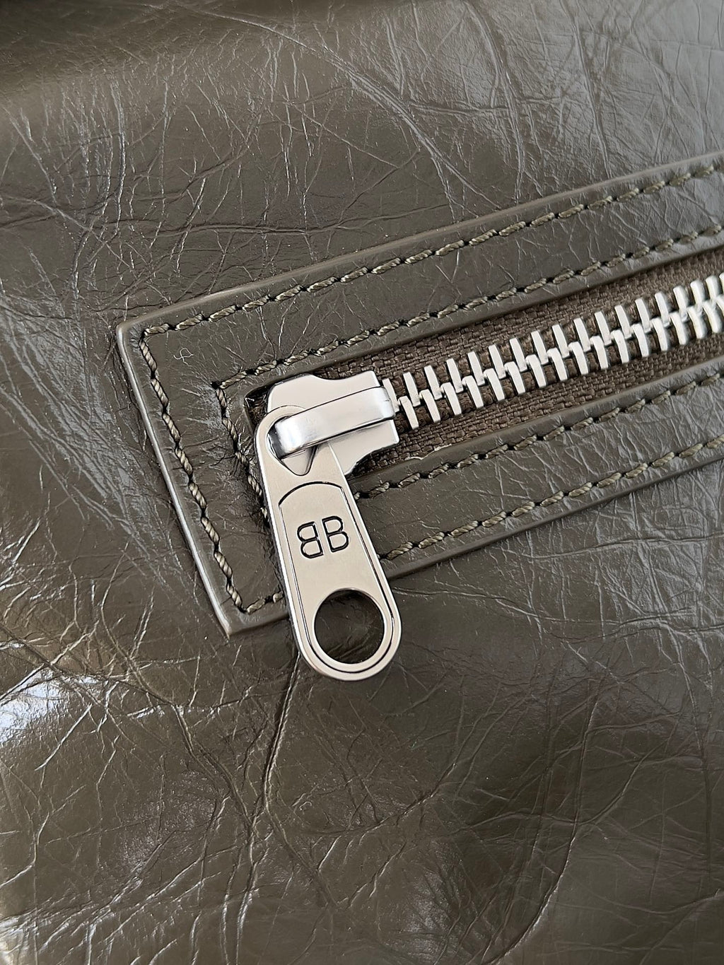 SUPERBUSY LARGE SLING BAG 42 IN KHAKI GREEN LAMBSKIN