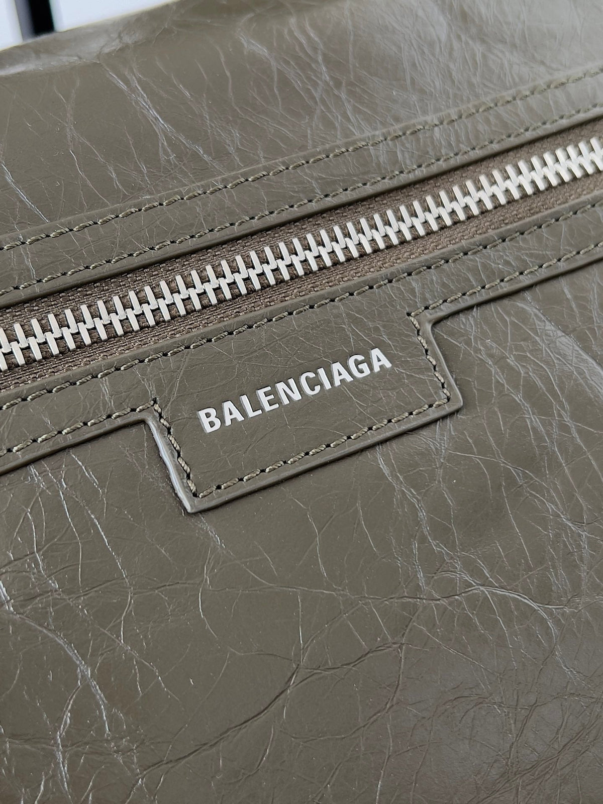 SUPERBUSY LARGE SLING BAG 42 IN KHAKI GREEN LAMBSKIN