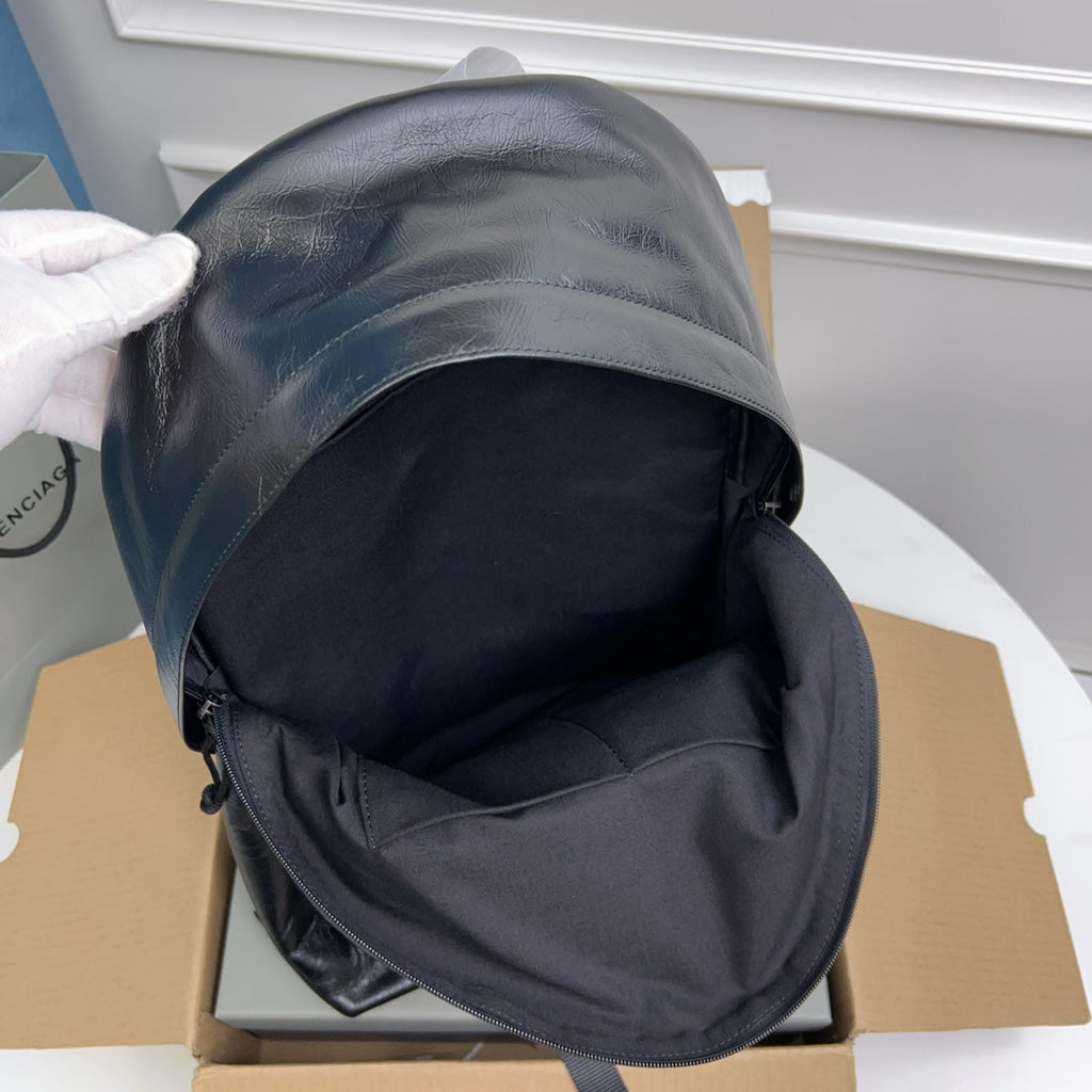 EXPLORER BACKPACK 47 IN BLACK ARENA LAMBSKIN