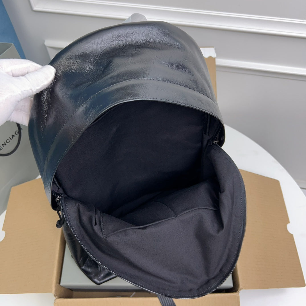 EXPLORER BACKPACK 47 IN BLACK ARENA LAMBSKIN