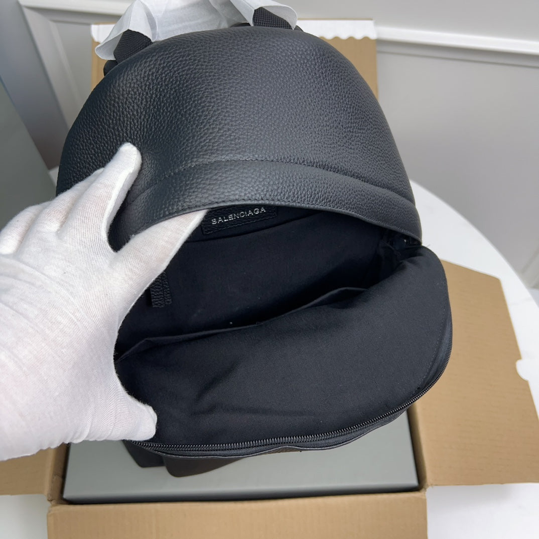 EVERYDAY BACKPACK 39 IN BLACK GRAINED CALFSKIN